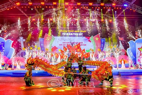 Cà Mau rạng rỡ chương trình nghệ thuật 'Từ mùa thu ấy'