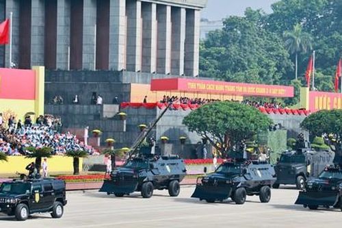 Toàn cảnh diễu binh của lực lượng Công an nhân dân trên Quảng trường Ba Đình
