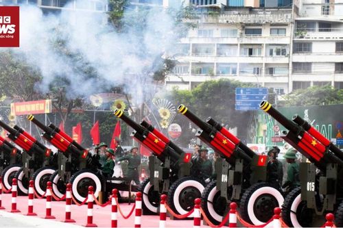 Mãn nhãn 15 khẩu đại bác đồng loạt khai hỏa kỷ niệm 80 năm Quốc khánh 2/9