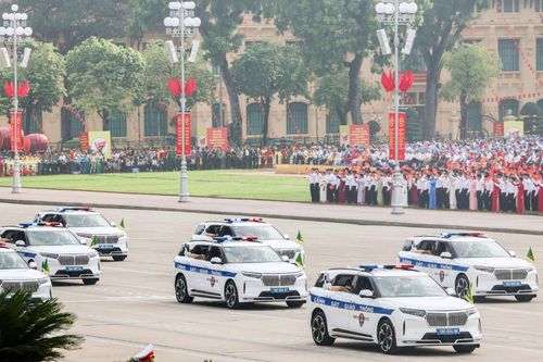 Xe điện Việt kiêu hãnh trong đội hình diễu binh 2/9: Khoảnh khắc tự hào khó quên