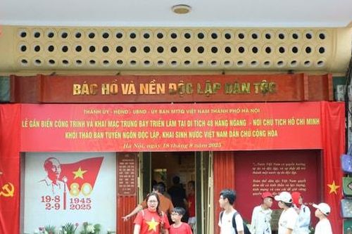 Nhiều điểm du lịch Hà Nội tiếp tục hút khách trong ngày nghỉ lễ cuối cùng dịp Quốc khánh 2-9