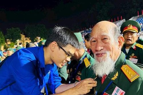 Hai người lính già với câu chuyện xúc động ở Quảng trường Ba Đình