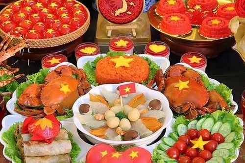 Tháng 9 rực rỡ như màu cờ Tổ quốc: Mâm cơm 'yêu nước' đong đầy tự hào dân tộc