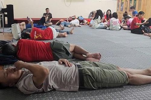 Trường mẫu giáo ở Ba Đình mở cửa đón người dân nghỉ qua đêm xem diễu binh