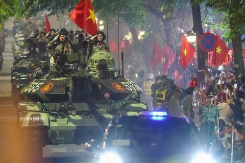 Nhìn lại hình ảnh tuyệt đẹp của những chiếc xe tăng, thiết giáp tham gia diễu binh, diễu hành