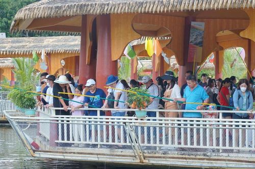 TP Hồ Chí Minh: Du lịch, mua sắm bùng nổ dịp lễ 2/9