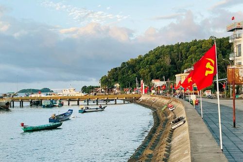Bình minh ở đảo Hải Tặc