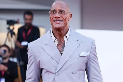 Phim của The Rock nhận tràng pháo tay 15 phút