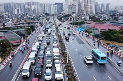 Điều chỉnh giao thông hướng các phương tiện từ cầu Vĩnh Tuy rẽ phải đi đường Nguyễn Khoái