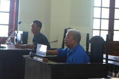 Đánh em họ suýt chết vì nghi ngờ tháo nước gây chết cá