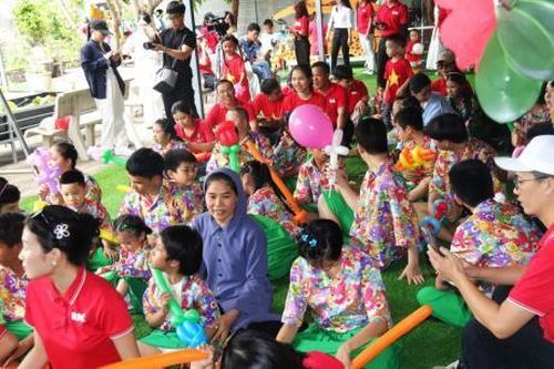 'CHẠM' mang yêu thương đến trẻ khuyết tật