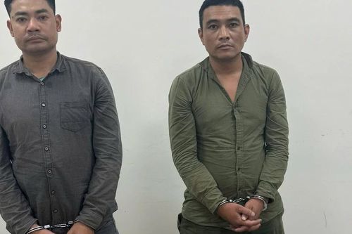 Bắt hai kẻ giả danh cảnh sát mang còng số 8 đi cướp tài sản