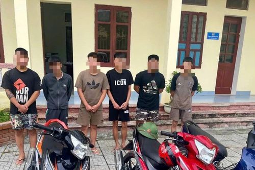 Xử phạt nhóm thanh thiếu niên lạng lách, đánh võng khi tham gia giao thông