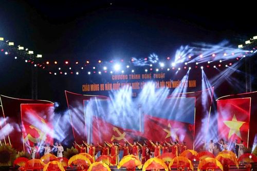 Rực rỡ đêm nghệ thuật 'Vinh quang Việt Nam'