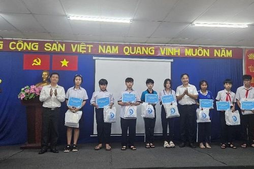 Tiếp sức cho trẻ mồ côi do Covid-19 vững bước đến trường