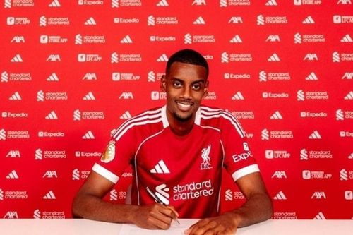Alexander Isak nhận số áo 'không may mắn' ở Liverpool