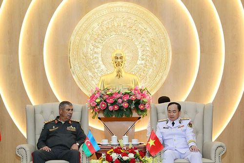 Bộ trưởng Bộ Quốc phòng Azerbaijan thăm Hải quân nhân dân Việt Nam