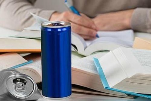 Anh cấm bán nước tăng lực cho trẻ dưới 16 tuổi vì lo ngại béo phì và mất tập trung