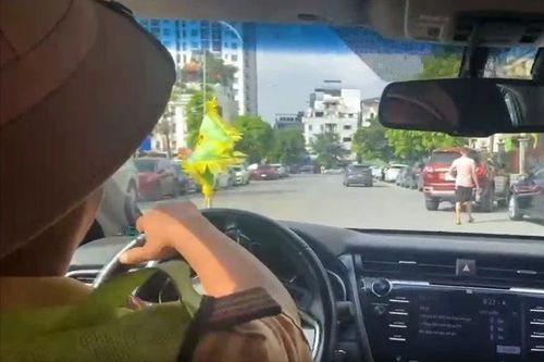 CSGT hỗ trợ người phụ nữ chuyển dạ sắp sinh trên cao tốc đến bệnh viện