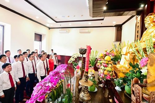 Chi bộ PVPMB tổ chức sinh hoạt chính trị chuyên đề và kết nạp đảng viên mới