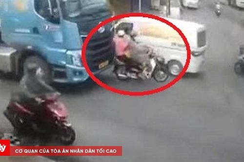 Va chạm xe máy và container, người phụ nữ tử vong tại chỗ