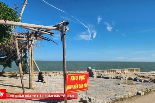 Cận cảnh đê biển trăm tỷ bị sóng đánh hư hỏng