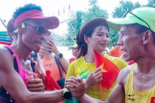 'Dị nhân' Nguyễn Văn Long hoàn thành chạy bộ xuyên Việt mừng Quốc khánh