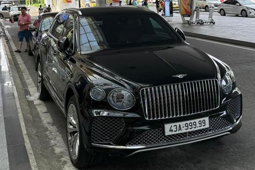 Đại gia Đà Nẵng mua xe sang Bentley giá 21 tỷ, gắn biển ngũ quý 9 giá 3,2 tỷ