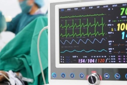 Mổ cấp cứu người phụ nữ ngay khi vừa ngủ dậy