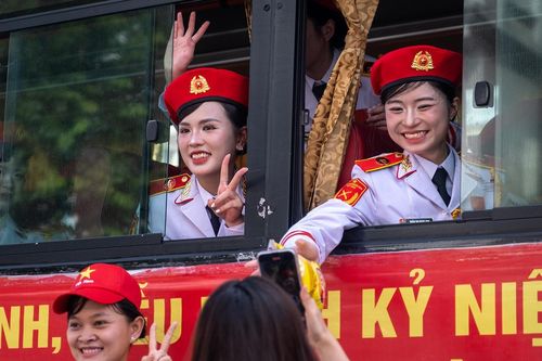 Các chiến sĩ quân đội diễu binh hoàn thành nhiệm vụ, trở về đơn vị