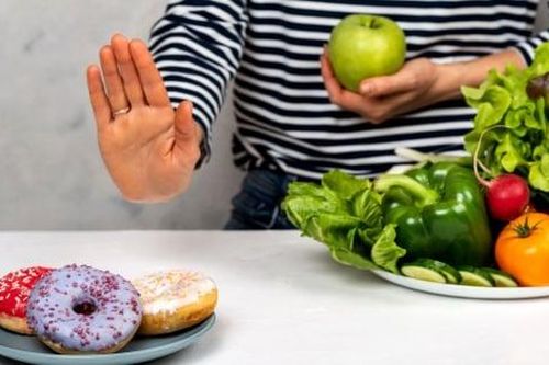 Ăn uống kiêng khem nhiều năm, người phụ nữ ngoài 50 già như 80