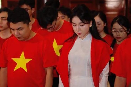 Video 'hành trình tưởng nhớ' gây xúc động của nữ doanh nhân 9X ở Thanh Hóa