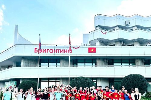 Niềm tự hào trong ngày Quốc khánh 'đặc biệt' tại Trại hè nước Nga