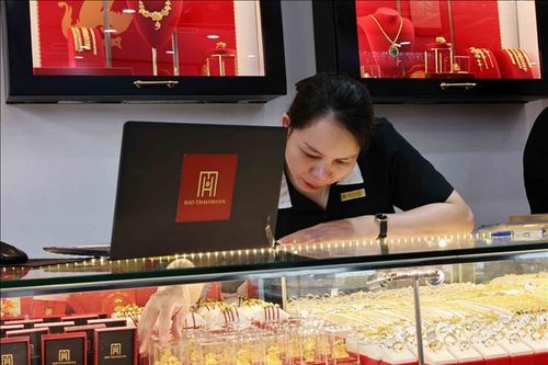 Giá vàng SJC đắt hơn thế giới hơn 21 triệu đồng/lượng, thận trọng việc việc 'lướt sóng'