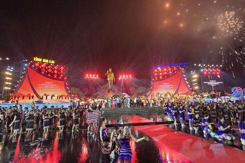Gia Lai: Ấn tượng chương trình nghệ thuật đặc biệt 'Biển trời giao hòa, tinh hoa ngời sáng'