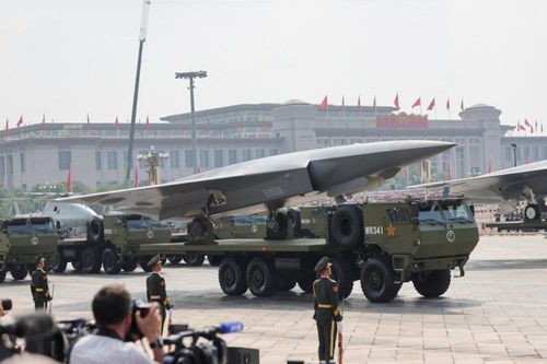 Trung Quốc trình diễn kho vũ khí mới: DF-61, JL-3, Type 99B, UAV tàng hình và 'sát thủ tàu sân bay'