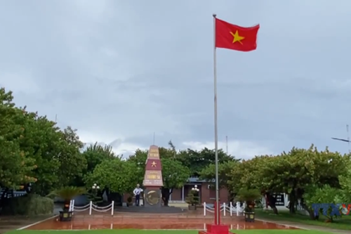 Lễ chào cờ ở Trường Sa trong ngày Tết Độc lập