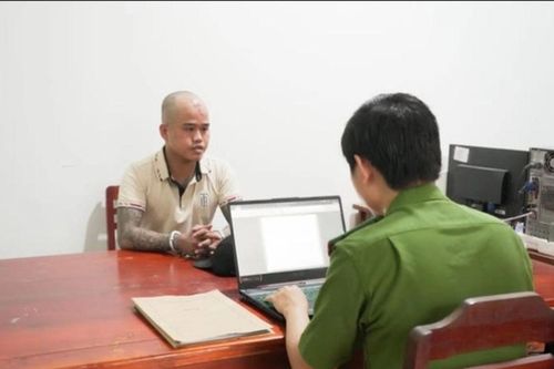 Thanh niên thử xe máy rồi phóng đi luôn, bỏ lại người yêu ngơ ngác ở tiệm bán xe
