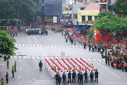 Trong vòng tay nhân dân, vang vọng A80