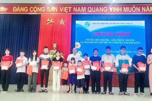 Phụ nữ Đồng Thuận tiếp sức học sinh nghèo trước thềm năm học mới