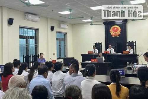Xét xử nhóm học sinh đánh bạn gãy đốt sống cổ