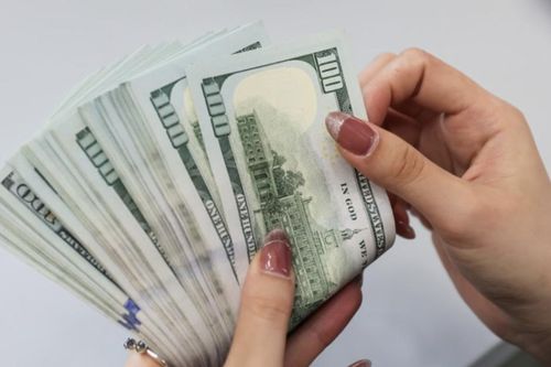 Làm sao để ngăn chặn 'chảy máu' ngoại tệ ra nước ngoài khám chữa bệnh 3-4 tỷ mỗi năm?