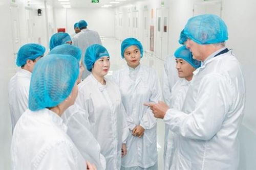 Cuba chuyển giao công nghệ sản xuất dược phẩm cho Việt Nam