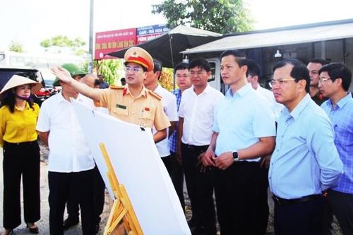 Chủ tịch UBND tỉnh Vương Quốc Tuấn chỉ đạo: Khẩn cấp khắc phục tình trạng ùn tắc giao thông tại khu công nghiệp