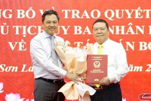 Công bố và trao quyết định của Chủ tịch UBND tỉnh về công tác cán bộ