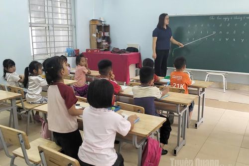 Dạy tiếng Việt cho học sinh dân tộc thiểu số