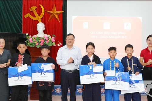 VNPT 'chắp cánh' ước mơ cho học sinh nghèo vượt khó