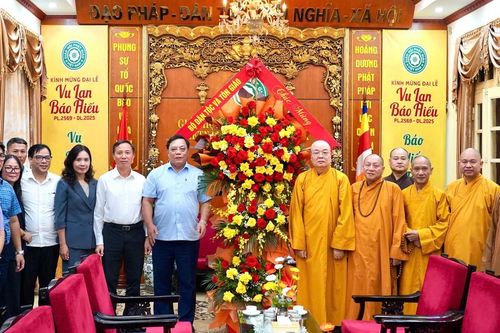 Hà Nội: Thứ trưởng Bộ Dân tộc và Tôn giáo chúc mừng Vu lan tại Trụ sở Trung ương GHPGVN