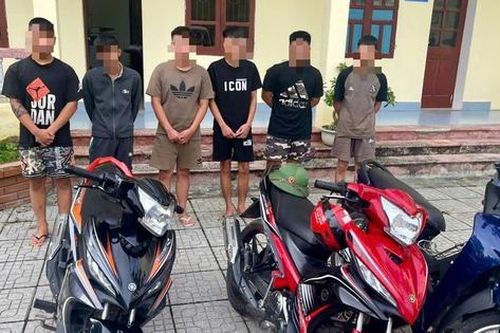 Công an Thanh Hóa xử phạt nhóm thanh, thiếu niên đi xe lạng lách, đánh võng