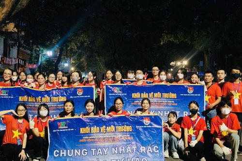 Lan tỏa tinh thần sống xanh: Cộng đồng tình nguyện Việt Nam (VNV) góp sức giữ cho Thủ đô Hà Nội xanh - sạch - đẹp